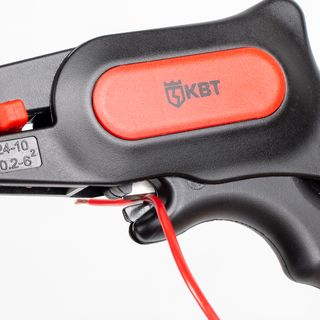 Автоматический торцевой стриппер для снятия изоляции с проводов 0.2–6.0 мм² с функцией резки